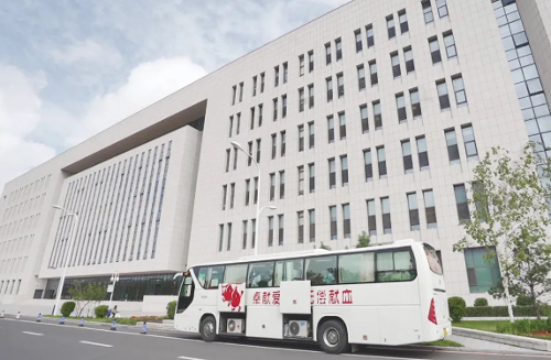 无偿献血进机关 用热血让爱相传