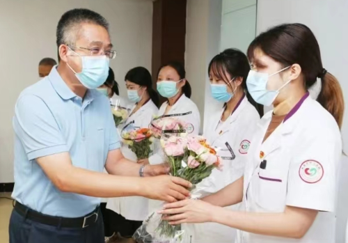 医师节前谈职业、提希望，这场座谈会收获颇丰