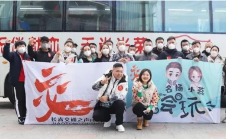 看，他们跟着FM96.8主持人来献血啦！