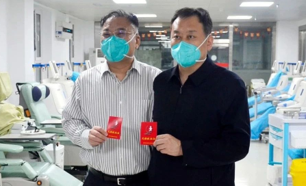 领导干部带头献血 身体力行破解缺血难题