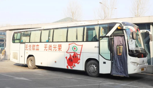 于熙攘中传递正能量！长春市中心血站献血车进驻吉大一院